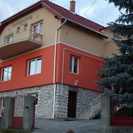 Eden Vendeghaz Hotel Mişcolţ Exterior foto